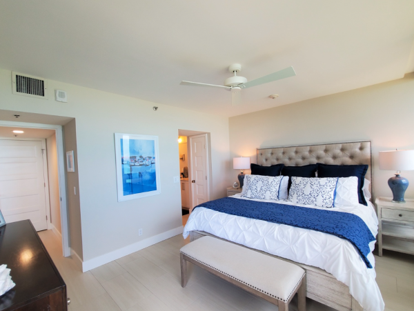 Luxurious Beachfront Condo in Longboat Key Florida - Stunning Gulf Views